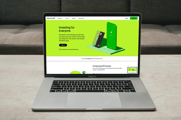 piggybank-wtS7ijvnMpU-unsplash