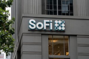 SOFI Q1 2026 earnings beat with record $1.1B revenue