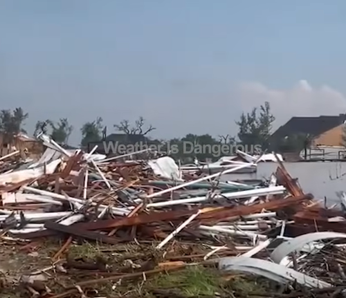 Texas tornado hits Mineral Wells causing serious damage to homes and businesses April 28 2026