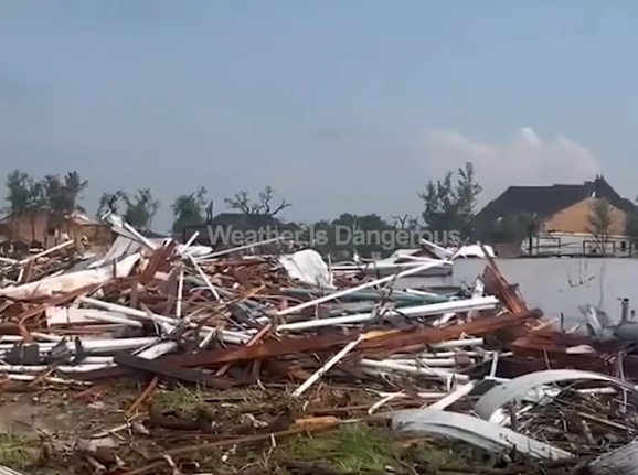Texas tornado hits Mineral Wells causing serious damage to homes and businesses April 28 2026