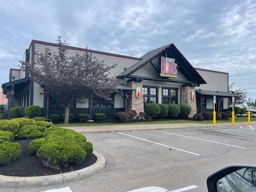 Are Smokey Bones restaurants gone for good?