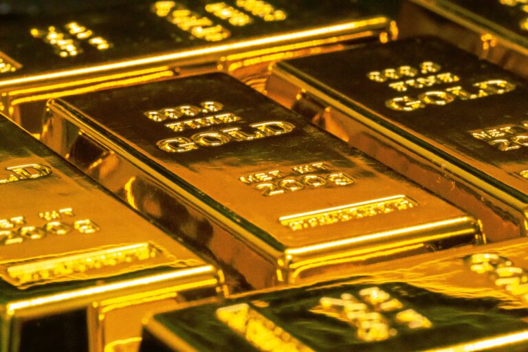 Gold crashes below $4,000 hitting painful 7-month lows