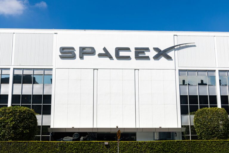 SpaceX stock pulls back from IPO high, history flags warning