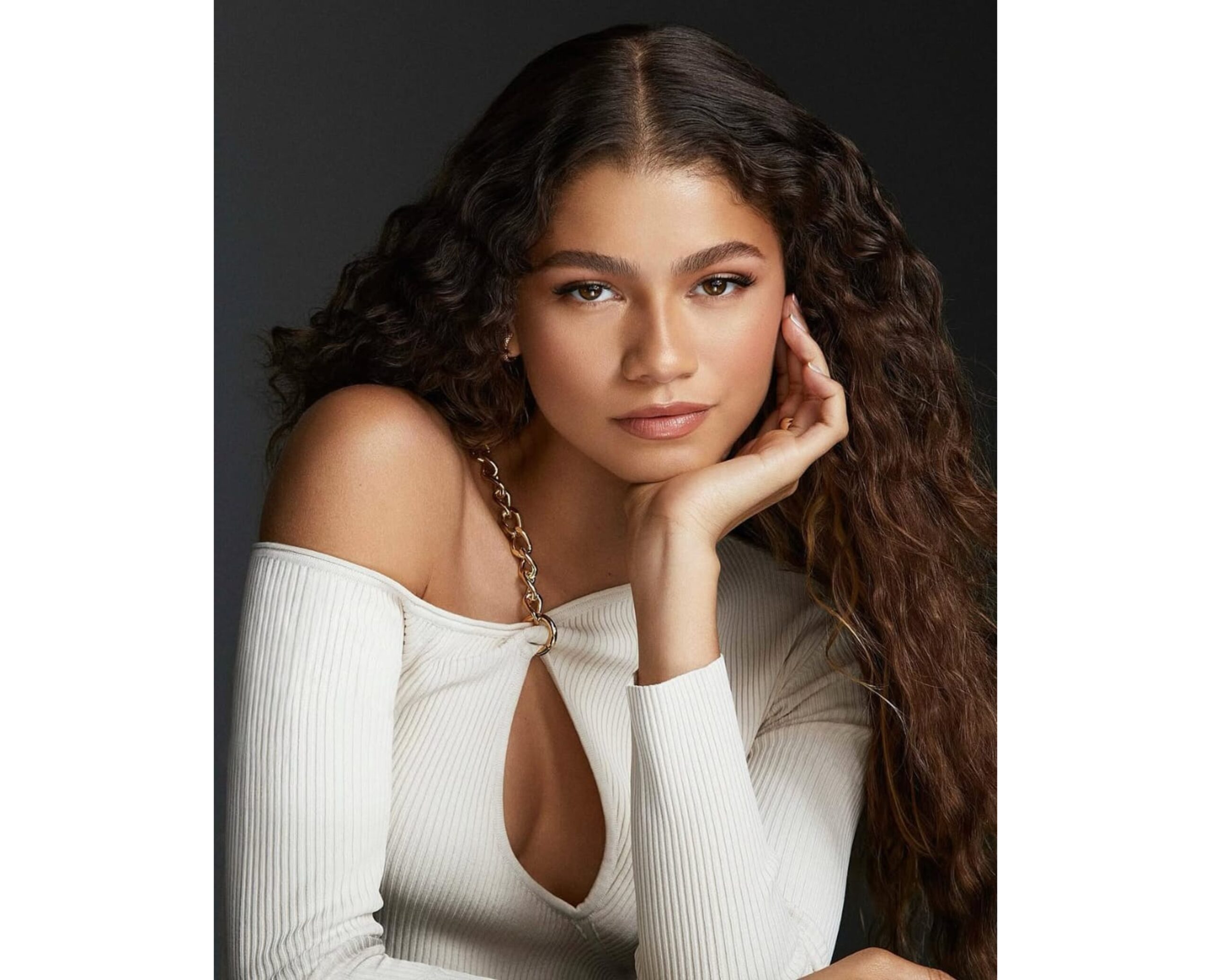 Zendaya’s The Odyssey Tour Jewelry Choice Ignites Backlash