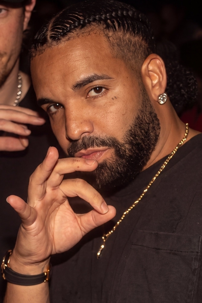 Drake Sends a Warning: ‘The Pen Isn’t Dry’