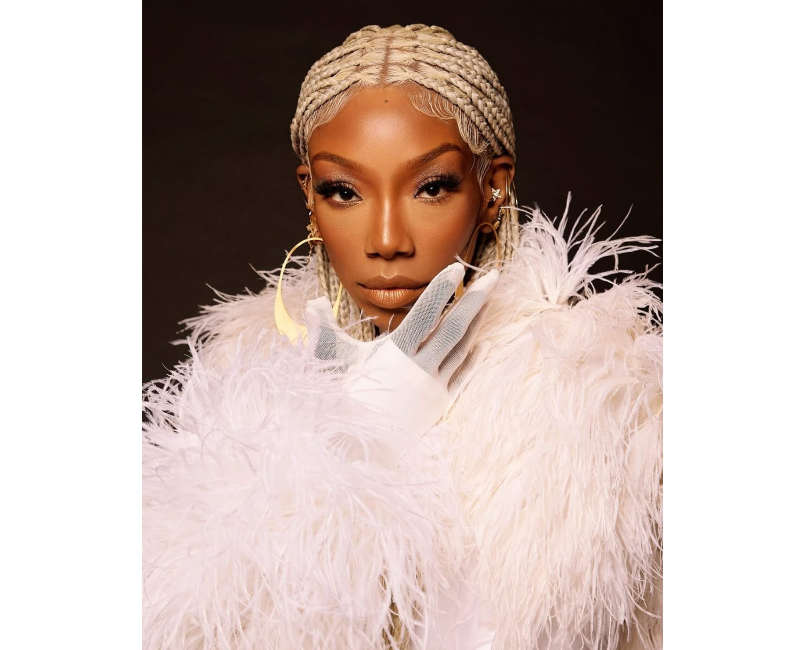 Brandy Sings ‘A Different World’ Theme Song