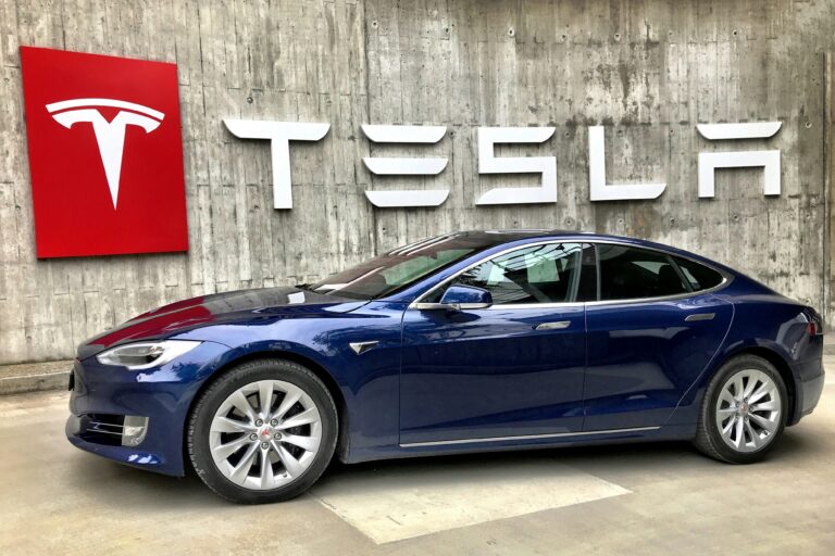 Tesla Faces Major Trial Over Alleged Racism Against Black Workers